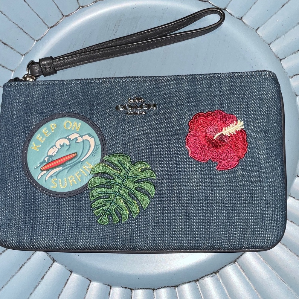 EUC Coach Denim Wristlet With Blue Hawaii Patches - Picture 3 of 14
